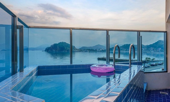 Jangmok-myeon House | Geojedo The 100 Spa & Poolvilla Pension