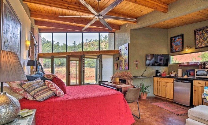 Canoncito Apartment | Geometric Glorieta Studio on 11 Picturesque Acres!