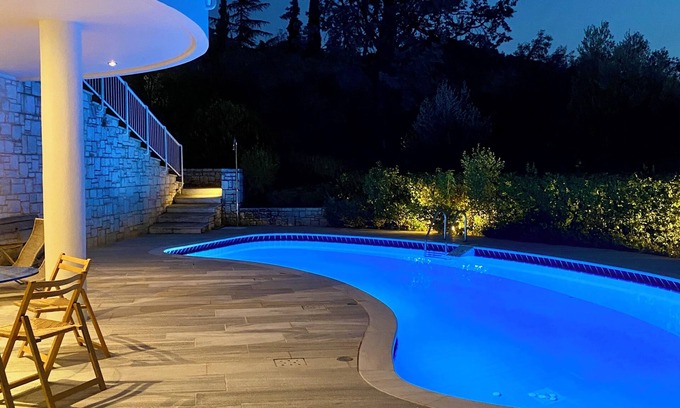 Ekali Villa | Geometric Villa Anine 4-bedroom with Oval Swimming pool