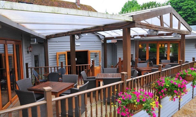 Warnford Bed & Breakfast | george & falcon