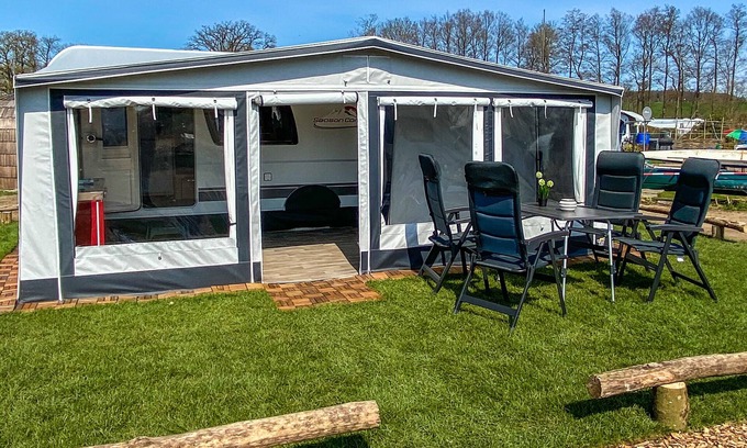 Belau House | George Glamper Moin at Lake Belau