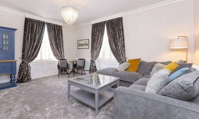 York Cottage | George street Boutique Apartment 1 - sleeps 6 guests in 2 bedrooms