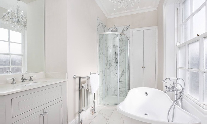 York Cottage | George street boutique apartment 2 - sleeps 6 guests in 2 bedrooms