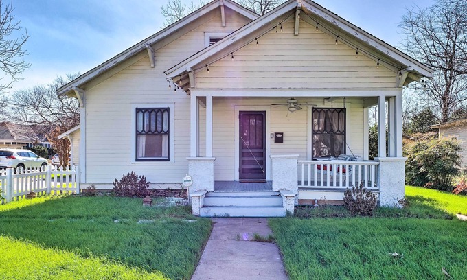 Georgetown Cottage | Georgetown Vacation Rental Close to Town Square!