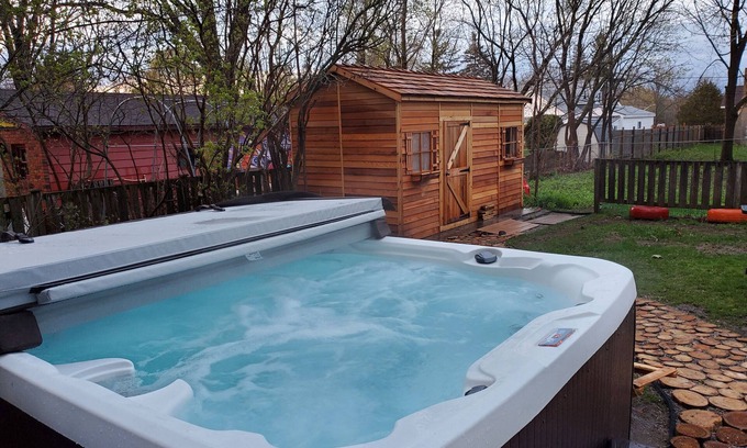 Waubaushene House | Georgian Bay Cottage-nHot Tub/Sauna/Trail/Run/Bike/Swim/Marina!