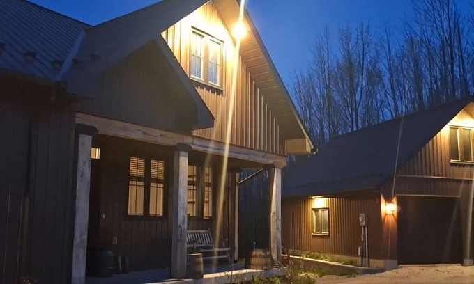 Meaford House | Georgian Bay Escape Cottage in Meaford. Cozy cottage with fireplace.