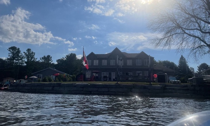 Victoria Harbour House | Georgian Bay Lakefront Home Getaway