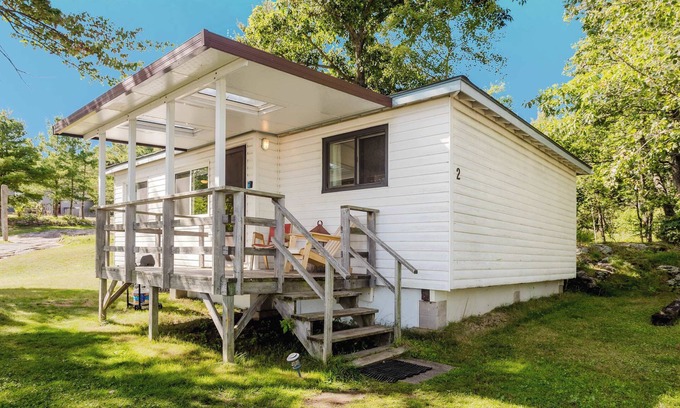 Carling Cottage | Georgian Bay Rockwood 3-bdrm Waterfront Cottage #2