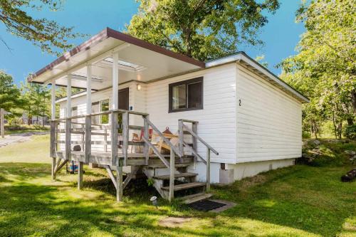 Carling House | Georgian Bay Rockwood 3-bdrm Waterfront Cottage #2