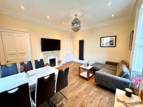 Gifford Apartment | Georgian Luxury Apartment - SuperFast Wifi - Parking Available