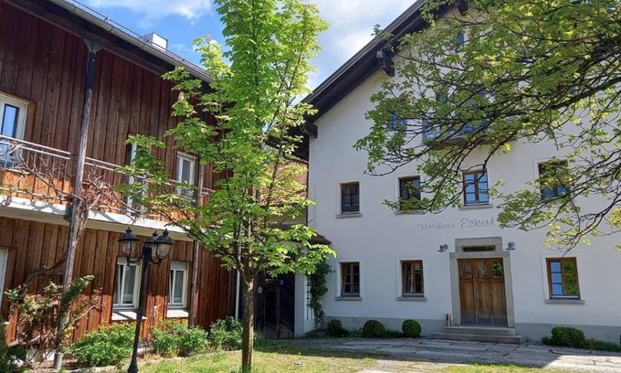Bohmzwiesel Apartment | Geräumige Ferienwohnung (70m2) mit Balkon, auf Erlebnisbauernhof