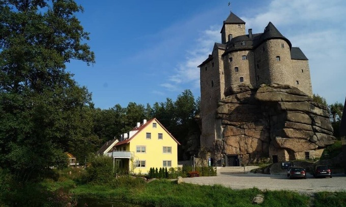 Falkenberg Apartment | Geräumige Ferienwohnung für bis zu 4 Personen mit Terrasse