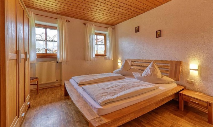 Viechtach Apartment | Geräumige FeWo (75m2) für 5 Personen mit möblierter Sonnenterrasse