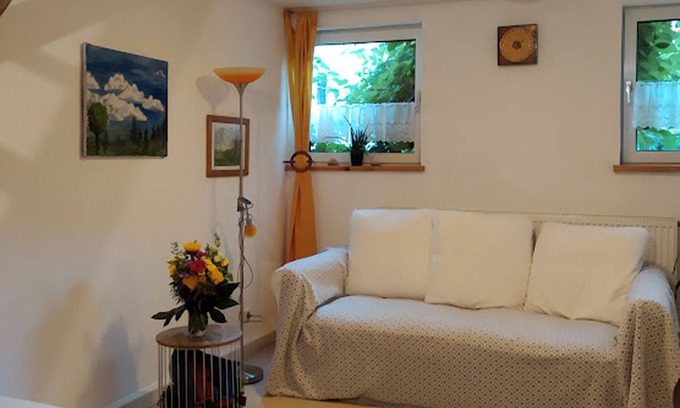 Neudrossenfeld Apartment | Geräumiges Ferienhaus direkt am Roten Main, kostenfreies WLAN