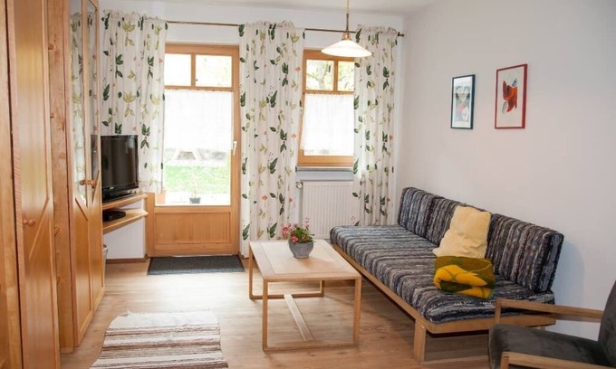 Roehrnbach Apartment | Geräumiges Feriendomizil (65 m2) auf dem Bauernhof mit kostenfreiem WLAN