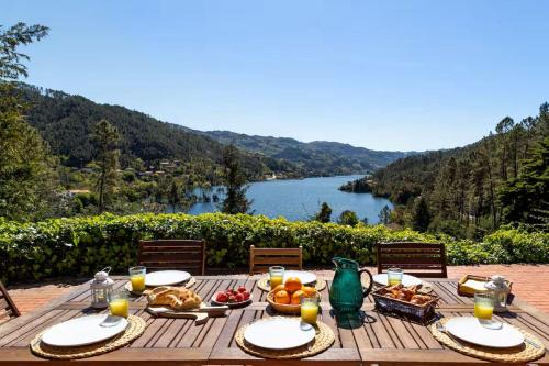 Vilar da Veiga House | Gerês Mountain Lake Views by Gerês Casas