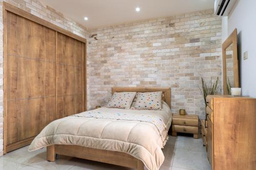 Haifa Apartment | German Colony main street - Bahai Gardens center