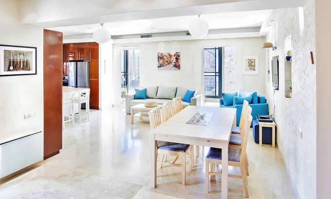Emek Refaim Apartment | German Colony - Spacious & Bright with Balcony