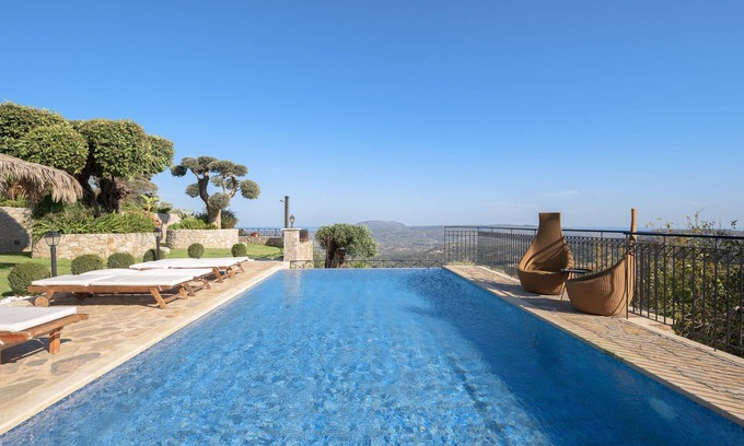 Apokoronas Villa | Geroulios Kastro, a Grand Estate