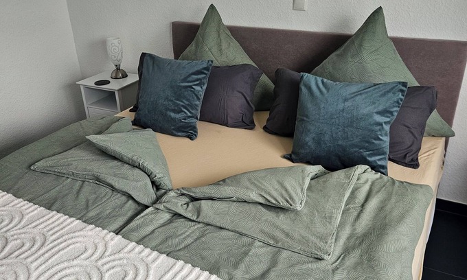 Iversheim Apartment | Gesamte Ferienwohnung Elya