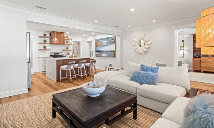St. Petersburg - Clearwater House | Get 25% Off Rent 30+ Nights |Sea Glass Inn - Stylish Home with Covered Patio and Gameroom in St Pete