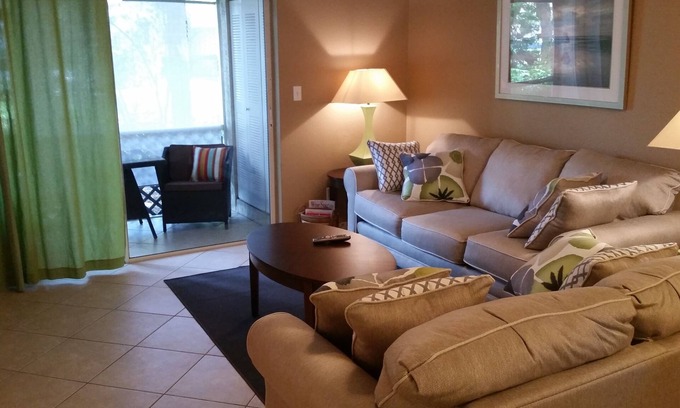 Central Naples Condo | Get a slice of paradise for next season! Beach themed condo ready for you!