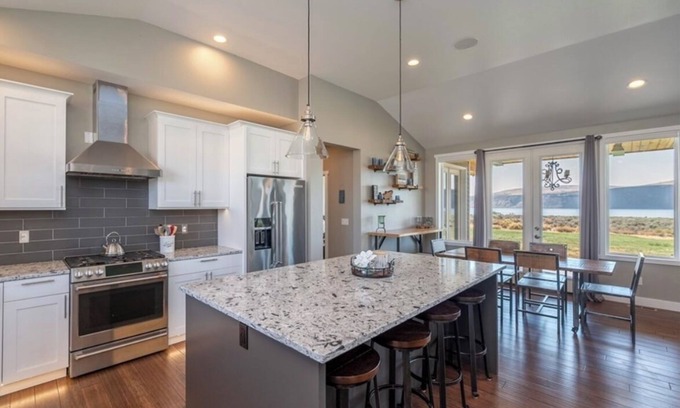 Banks Lake South House | Get away from it all at Smith Cove. A 4 bedroom oasis overlooking Banks Lake