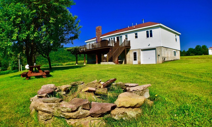 East Meredith House | Get Away from It All - Experience All-Star Village 15 Mins/Hall Fame 25 Mins