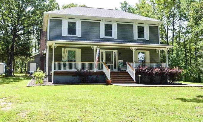 Cedar Bluff House | Get away from the City hustle and bustle, spend some quiet time on the lake