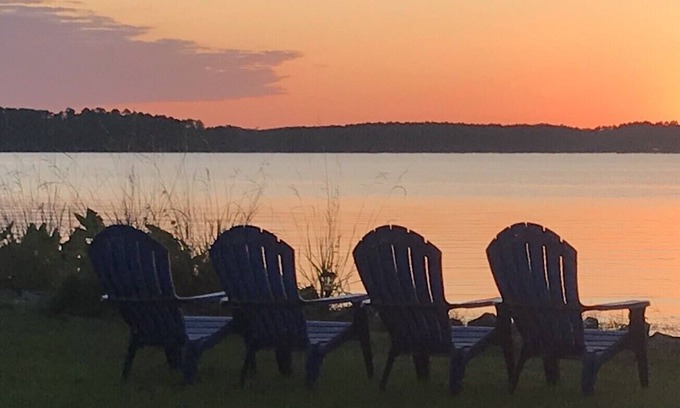 Chatham House | Get away to beautiful Caney Lake!