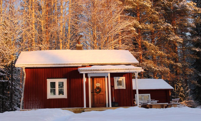 Niemisel Cabin | Get closer to the tranquility of a cozy little cabin at the end of the forest.