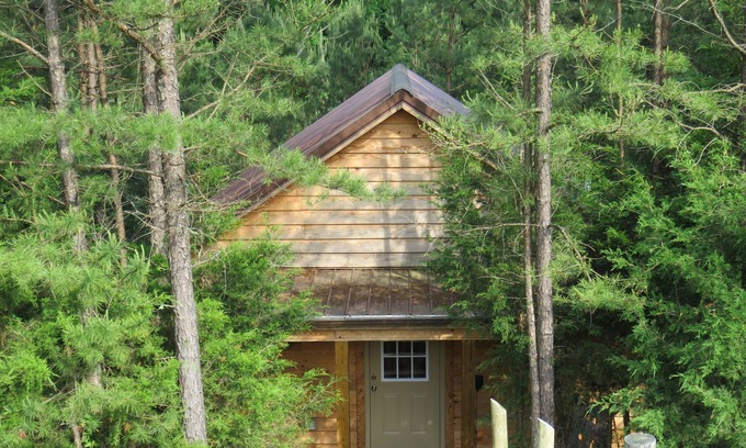 East Bernstadt Cabin | Get "lost in the woods" At This Totally Secluded, Romantic & Intimate Cabin!