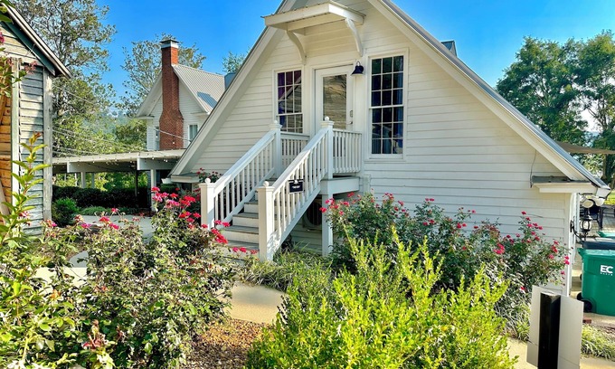 Cedar Bluff Apartment | Getaway at "The Den" - Pool, Hot tub, fire pit, & lake access!