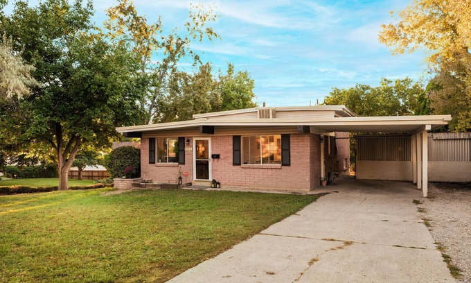 Salt Lake City House | Getaway in Style: Spacious 5-Bedroom VRBO with 2 Bathrooms for Ultimate Comfort!