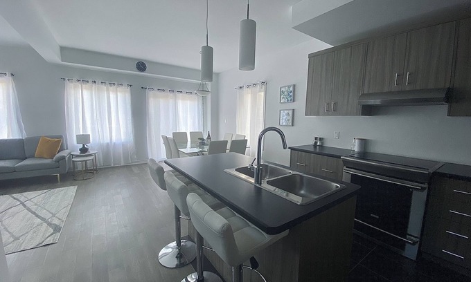 Welland House | Getaway spot in Welland, ON - Niagara Falls