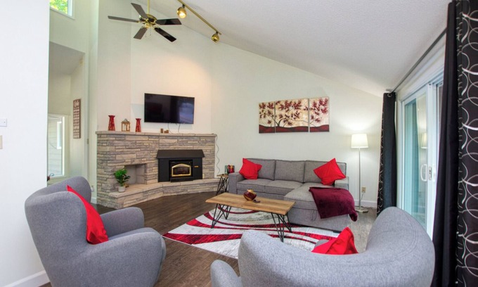 Tiny House | Getaway To Serenity w/Hot Tub & Game/Sun Room - 10 Min Walk to Beach!
