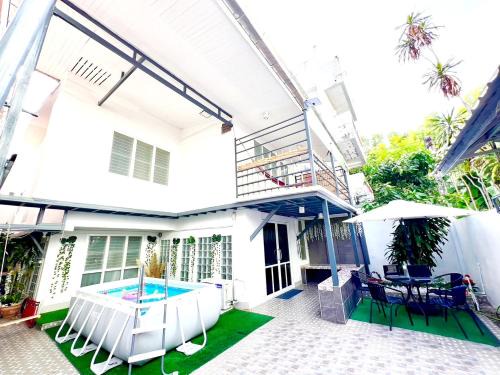Ratchadaphisek Villa | Getaway Villa Bangkok - 4 Bedroom,6 Beds and 5 Bathroom