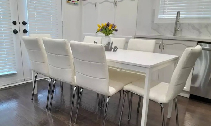 Orillia House | Getaway with an 8-seater Hot Tub & Gaming