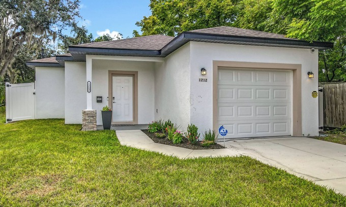 Sanford House | Getaways, your way!nSpacious & Modern 3BR, 2BA
