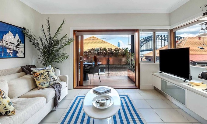 Kirribilli Apartment | Getawayz NSW - Heatherbrae II - Chic 2 Bed Apartment, Stunning Harbour Bridge Views.