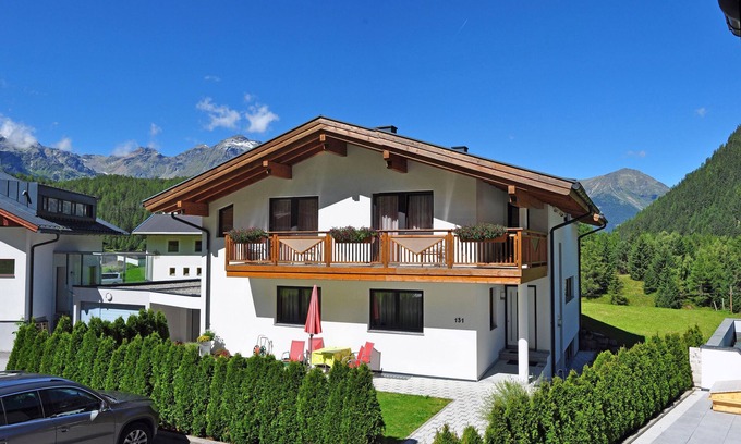 Niederthai House | Getting up to go down - holidays on the sunny balcony of the Ötztal