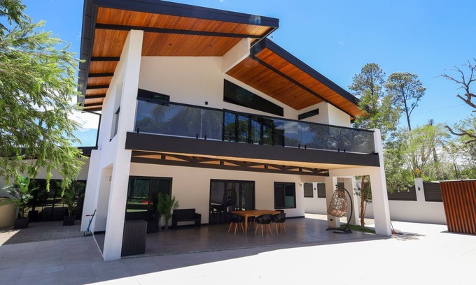 Liberia House | Gey Tropical House