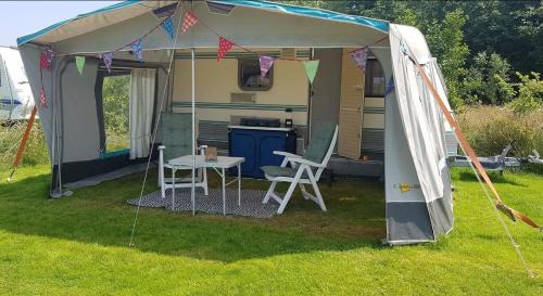 Tersoal Other | Gezellige caravan met weids uitzicht nabij Sneekermeer