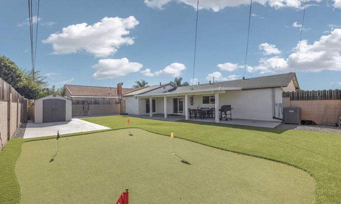 Garden Grove House | GG1-Korean Town Retreat Haven with Golf Course