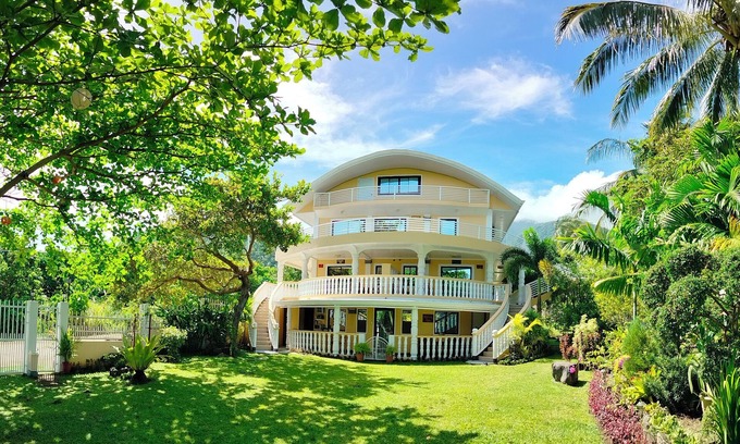 Mambajao House | GH-Spacious 6-bedroomsn-12PAX360Views,peaceful nAcross White Is.&near by airport