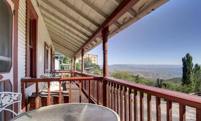 Jerome Hotel | Ghost City Inn