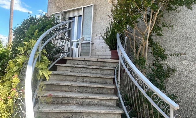 Falerone Apartment | Giaginti House