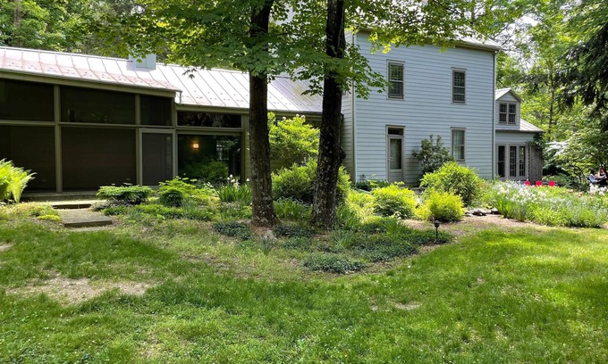 New Paltz House | Giant, Cozy Getaway in the Country