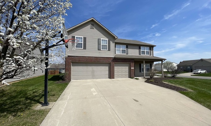 Laotto House | Giant Jacobus! 5 Bedroom Mini Mansion! Sleeps 14+