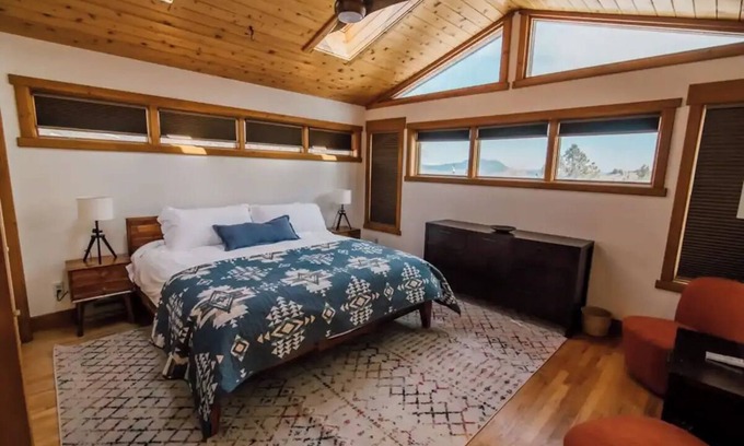 Helena West Side House | Giant View Homennn